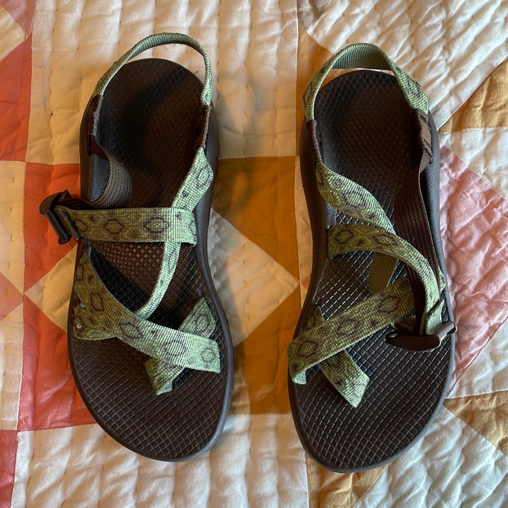 VGUC CHACO SANDALS